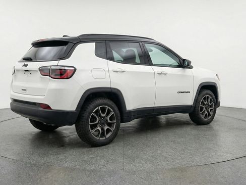 Used 2025 Jeep Compass Trailhawk AWD/4WD image 9