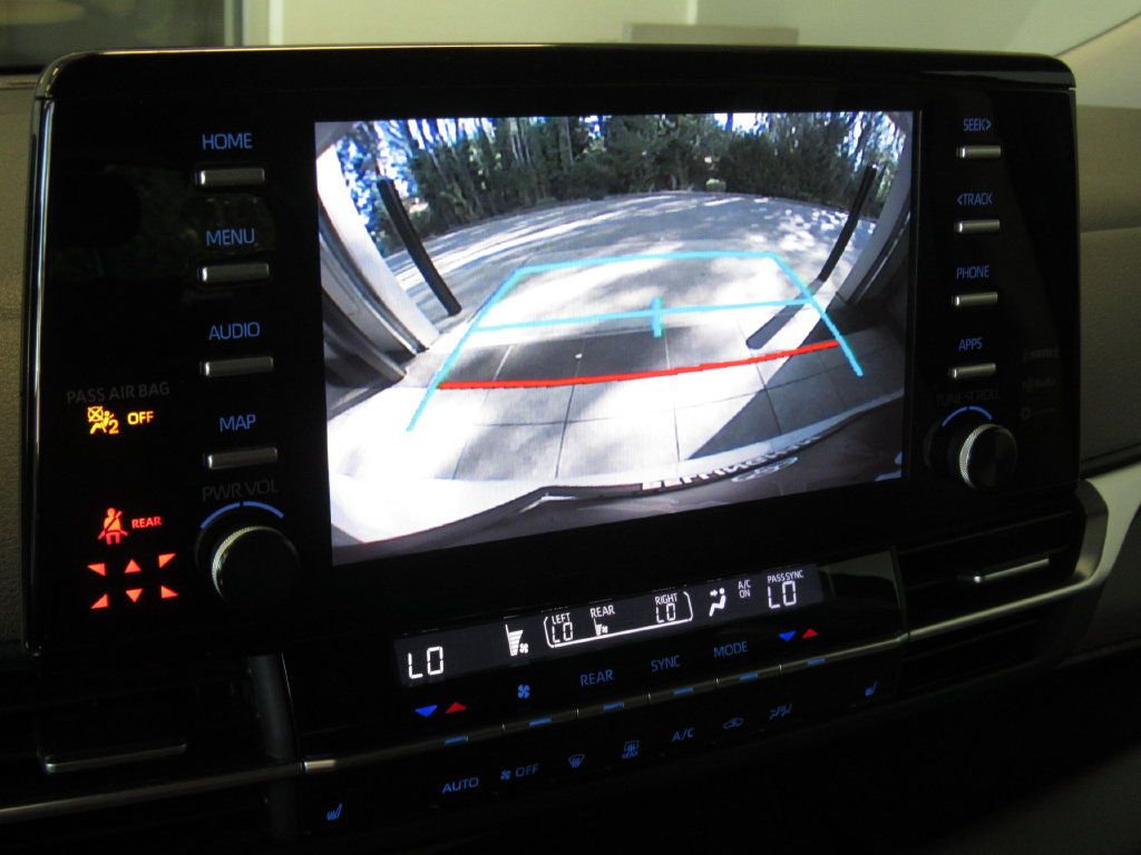 Certified 2024 Toyota Sienna XLE FWD image 35