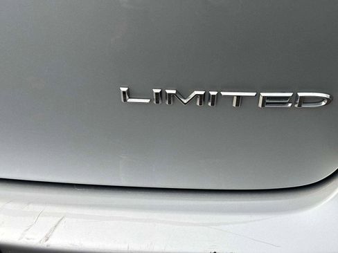 Used 2024 Chrysler Pacifica Limited image 12