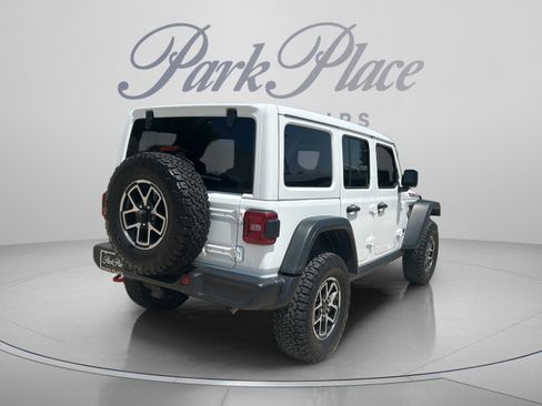 Used 2025 Jeep Wrangler Unlimited Rubicon w/ Convenience Group AWD/4WD image 5