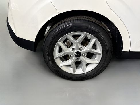 Used 2024 Kia Soul LX w/ Option Group 015 FWD image 32