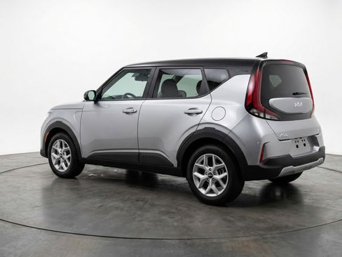 Used 2025 Kia Soul LX w/ LX Technology Package FWD image 6