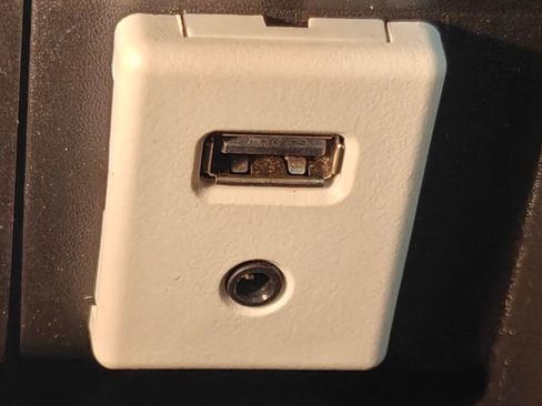 Used 2017 Chevrolet Equinox LT image 40