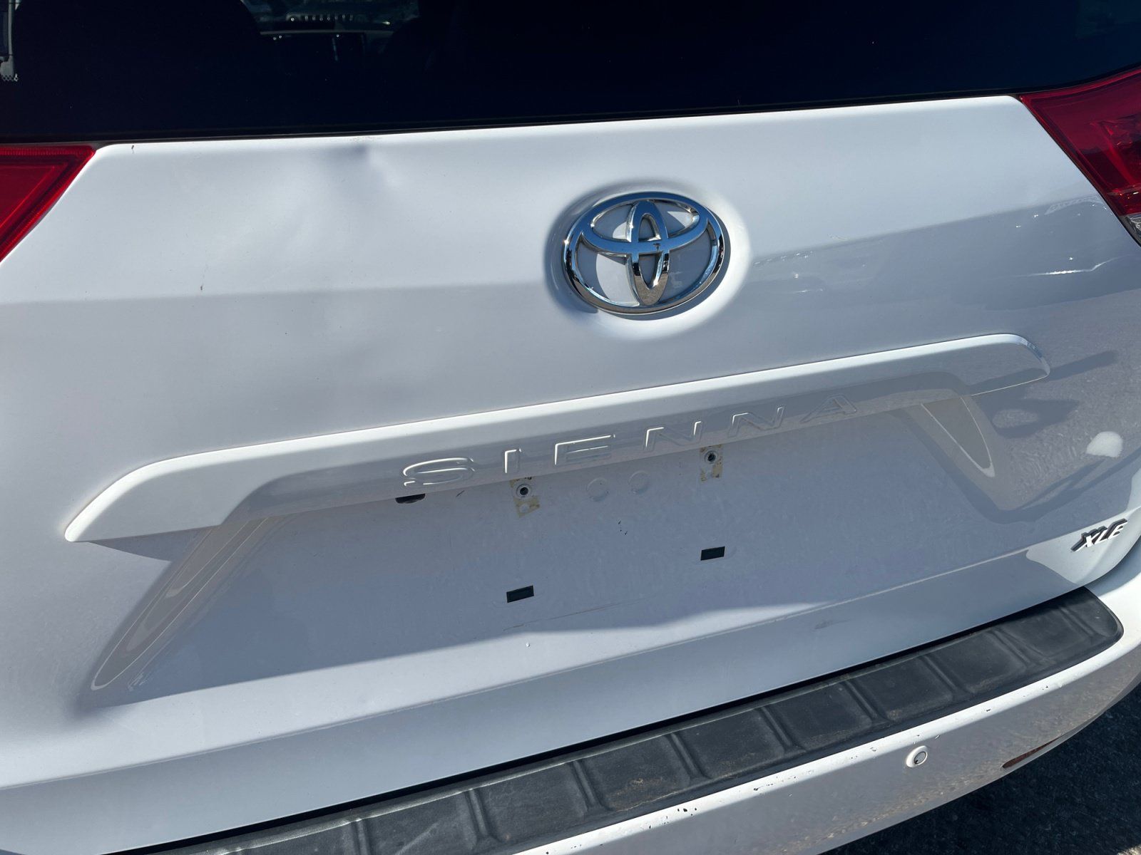 Used 2014 Toyota Sienna XLE w/ XLE Premium Package FWD image 32