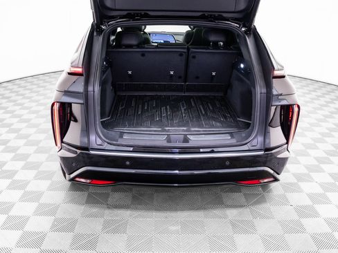 Certified 2025 Cadillac Lyriq Luxury w/ LPO, Floor Liner Package AWD/4WD image 39