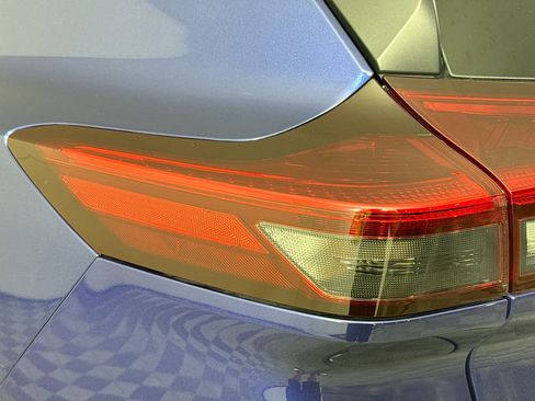 Used 2023 Nissan Rogue SV FWD image 42