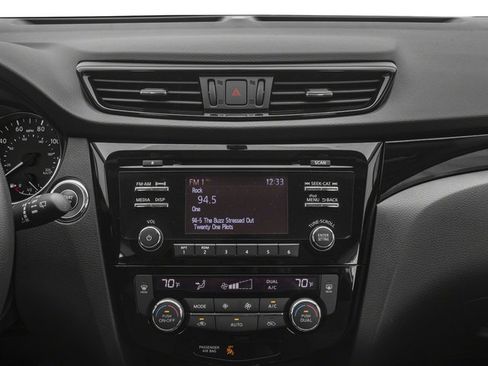 Used 2017 Nissan Rogue Sport SV w/ SV All-Weather Package AWD/4WD image 13