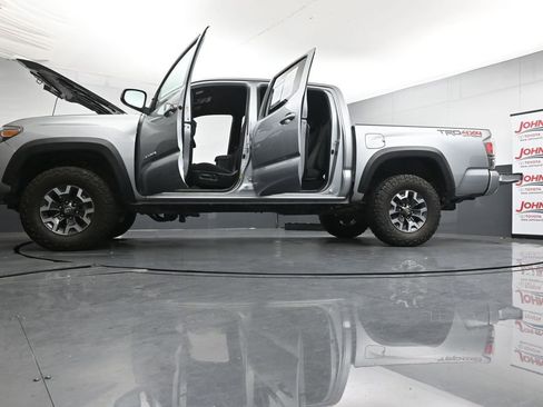Used 2022 Toyota Tacoma TRD Off-Road w/ Technology Package AWD/4WD image 42