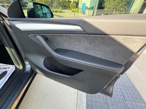 Used 2023 Tesla Model Y Performance AWD/4WD image 31