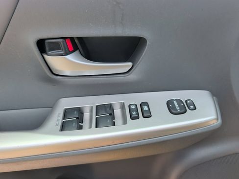 Used 2014 Toyota Prius V Five FWD image 10