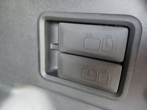 Used 2024 GMC Terrain SLE AWD/4WD image 13