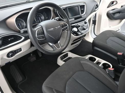 Used 2023 Chrysler Voyager LX FWD image 13