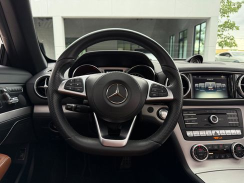 Used 2017 Mercedes-Benz SL 550 image 41