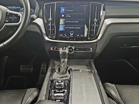 Used 2019 Volvo S60 T5 R-Design image 14