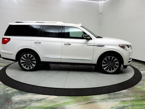 Used 2019 Lincoln Navigator Select w/ Technology Package RWD image 4
