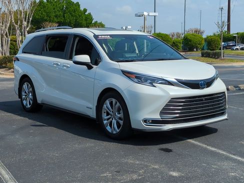 Used 2021 Toyota Sienna Platinum FWD image 7