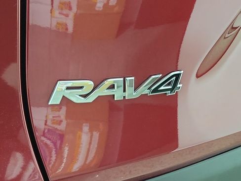 Used 2021 Toyota RAV4 XLE AWD/4WD image 9