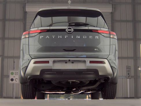 Used 2025 Nissan Pathfinder SL FWD image 7