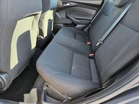 Used 2018 Ford Focus SE w/ Cold Weather Package FWD image 22