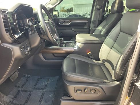 Used 2024 Chevrolet Silverado 1500 LT Trail Boss w/ Convenience Package II image 6