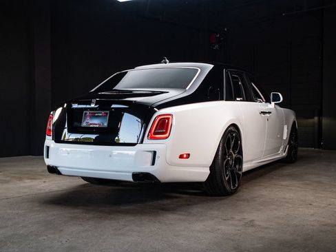 Used 2022 Rolls-Royce Phantom Sedan w/ The Phantom Package RWD image 23