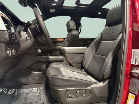 Used 2025 GMC Yukon XL Denali w/ Sun & Power Step Package image 25