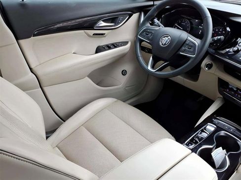 Used 2022 Buick Envision Essence w/ Safety Package image 9