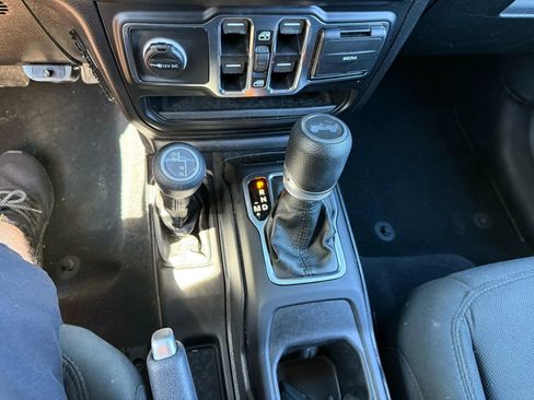 Used 2021 Jeep Wrangler Unlimited Sport image 28