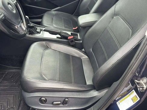 Used 2014 Volkswagen Passat TDI SE image 12