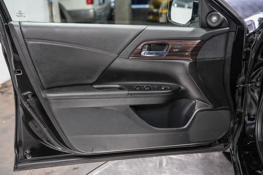 Used 2016 Honda Accord EX-L image 22