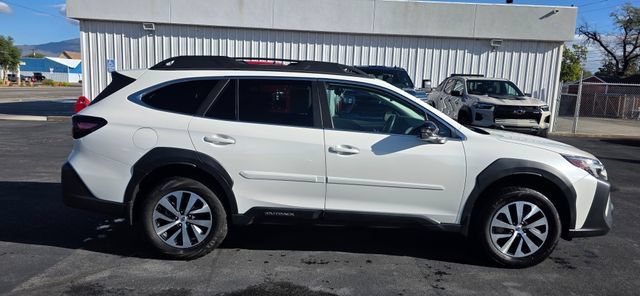 Used 2024 Subaru Outback Premium AWD/4WD image 6