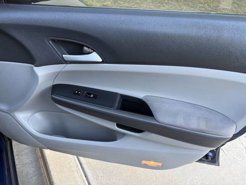 Used 2010 Honda Accord LX-P image 6