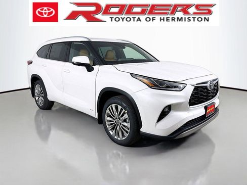 New 2026 Toyota Highlander Platinum AWD/4WD image 1