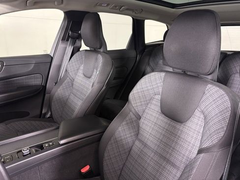 Used 2023 Volvo XC60 B5 Core image 19