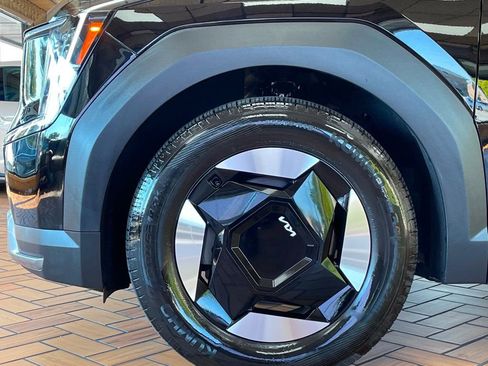 Used 2024 Kia EV9 Wind image 7