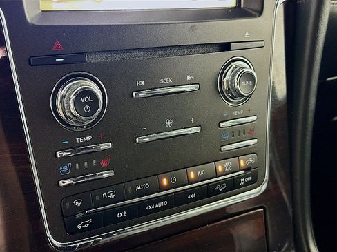 Used 2016 Lincoln Navigator Reserve AWD/4WD image 18