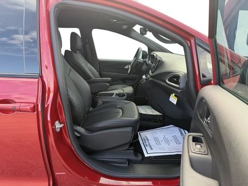 New 2026 Chrysler Pacifica Select FWD image 27