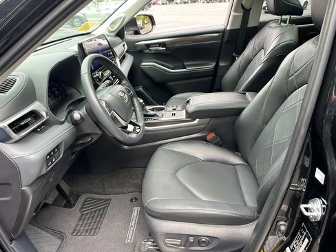 Used 2026 Toyota Highlander Platinum AWD/4WD image 9