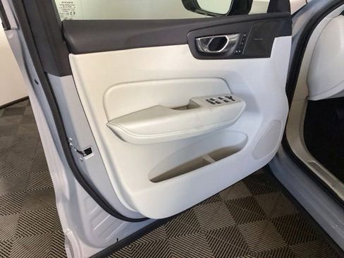 New 2026 Volvo XC60 B5 Ultra w/ Protection Package Premier image 16