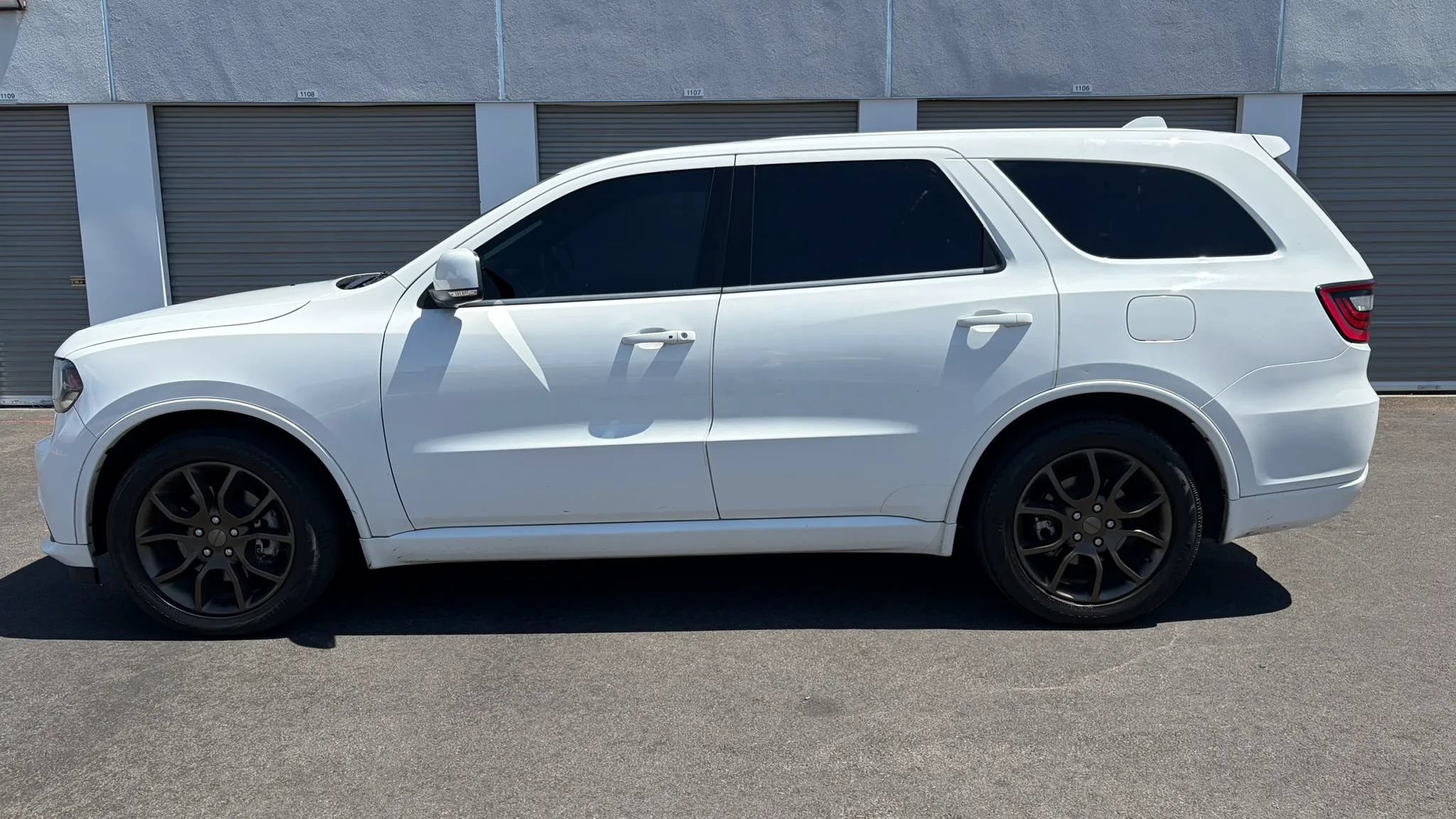 Used 2017 Dodge Durango R/T w/ Technology Group AWD/4WD image 2