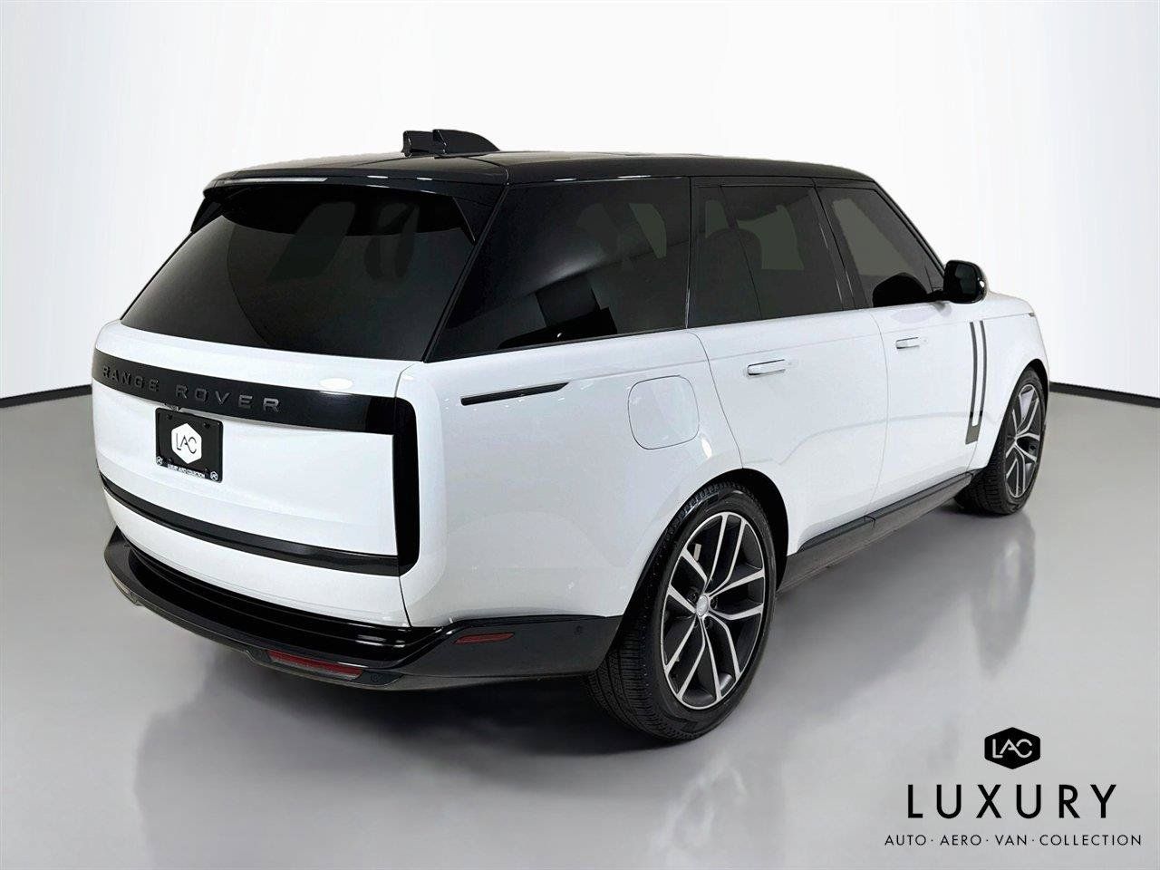 Used 2024 Land Rover Range Rover SE AWD/4WD image 6