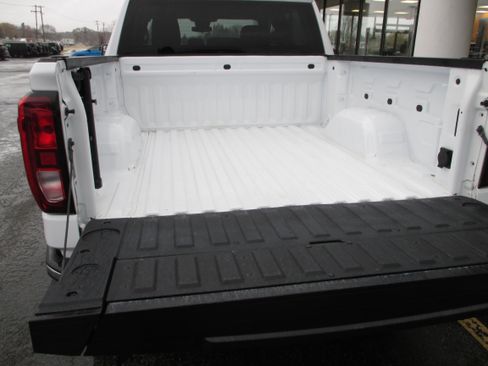 Used 2022 GMC Sierra 1500 SLE image 10