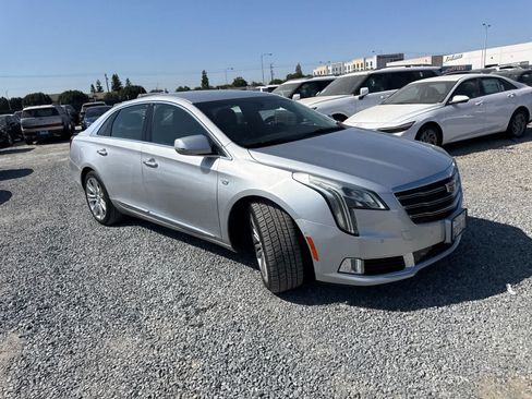 Used 2018 Cadillac XTS Luxury FWD image 2