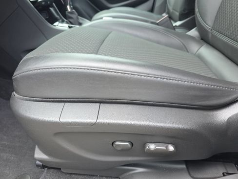 Certified 2022 Buick Encore Preferred w/ Safety Package FWD image 31