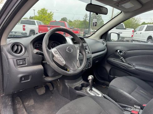 Used 2015 Nissan Versa SV FWD image 11