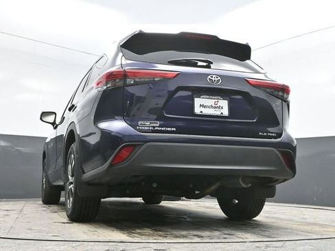 Used 2022 Toyota Highlander XLE image 38