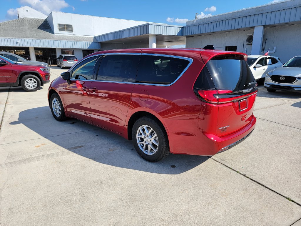 New 2026 Chrysler Pacifica Select FWD image 3