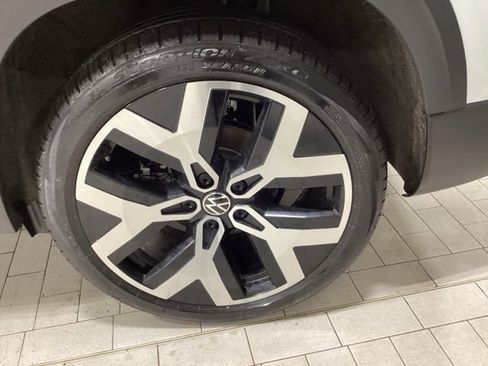Certified 2023 Volkswagen Taos SEL image 25