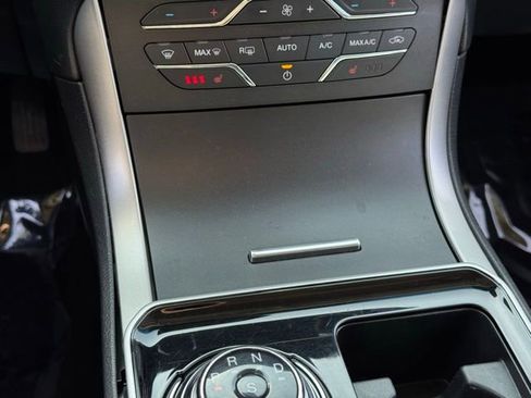 Used 2020 Ford Edge SEL image 13