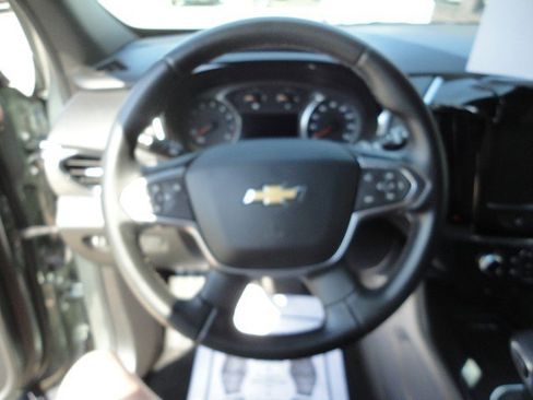 Used 2023 Chevrolet Traverse LT image 5